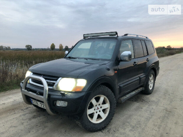 Mitsubishi Pajero 2001 року