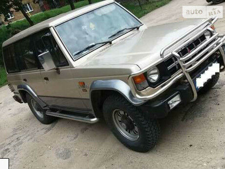 Mitsubishi Pajero 1987 року