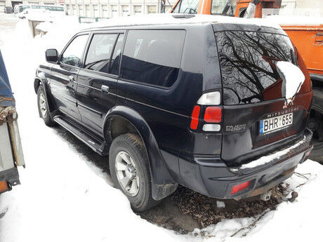 Мицубиси Паджеро 2002 года Mitsubishi Pajero 2002 года