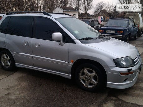 Mitsubishi Space Runner 2000 року