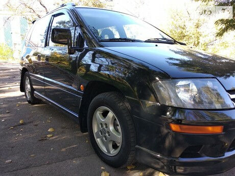Мицубиси Спейс Раннер 1999 року Mitsubishi Space Runner 1999 року