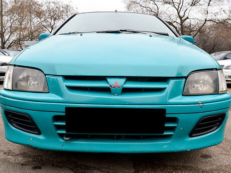 Мицубиси Спейс Стар 1999 года Mitsubishi Space Star 1999 года