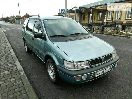 Mitsubishi Space Wagon 1996 року