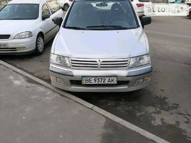 Mitsubishi Space Wagon 2003 року