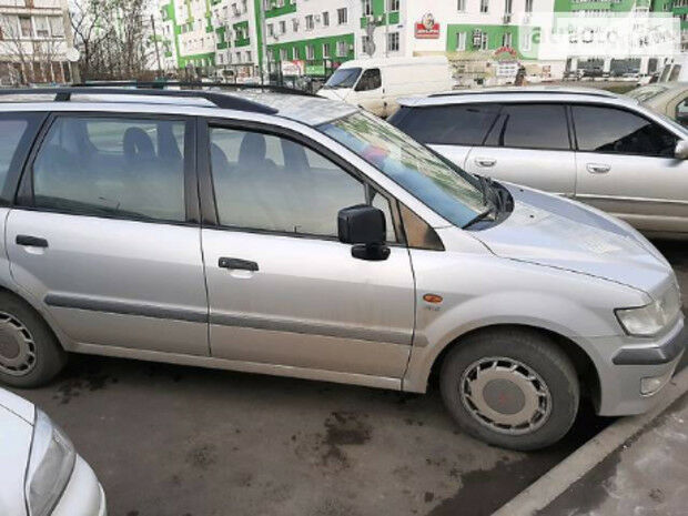 Mitsubishi Space Wagon 2003 года