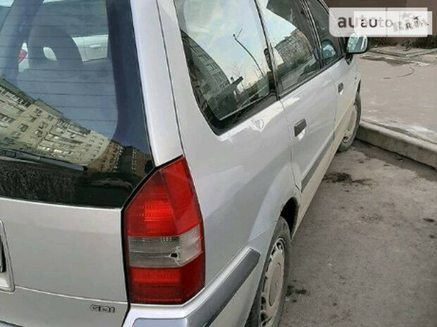 Mitsubishi Space Wagon 2003 року