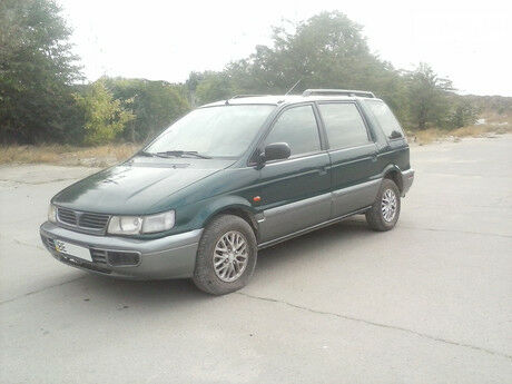 Mitsubishi Space Wagon 1997 року