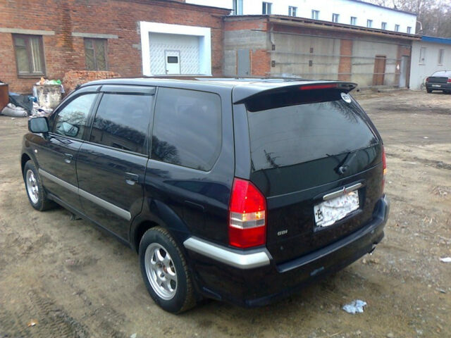 Mitsubishi Space Wagon 2001 года