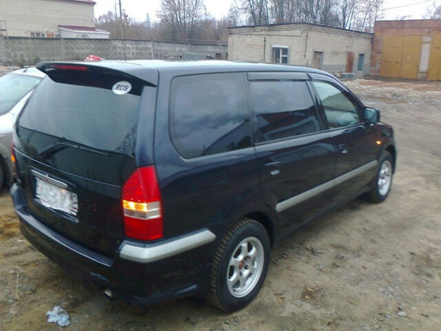 Mitsubishi Space Wagon 2001 года