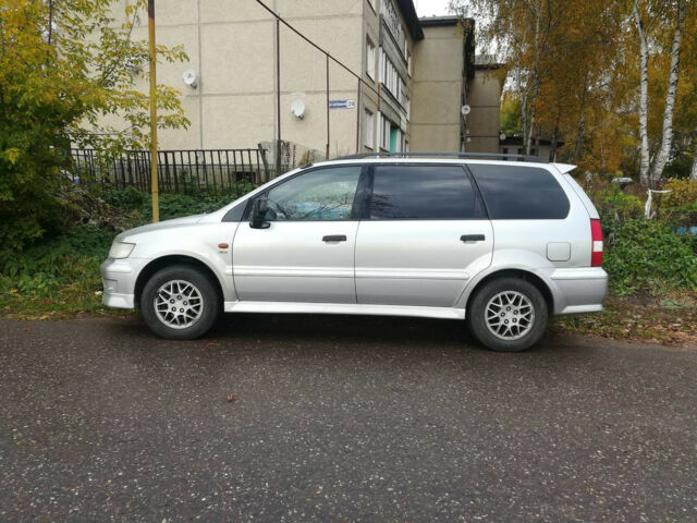 Mitsubishi Space Wagon 1999 года