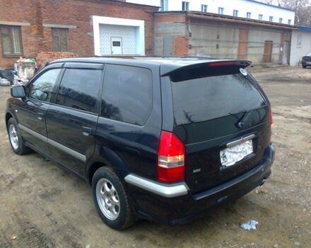 Mitsubishi Space Wagon 2001 року