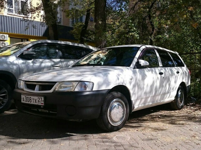 Nissan AD 2002 року