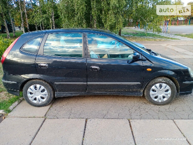 Nissan Almera Tino 2002 года