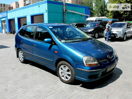 Ниссан Альмера Тино 2002 року Nissan Almera Tino 2002 року
