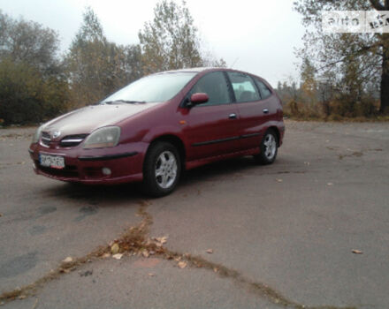 Nissan Almera Tino 2001 года