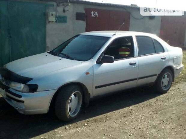 Nissan Almera 1998 года