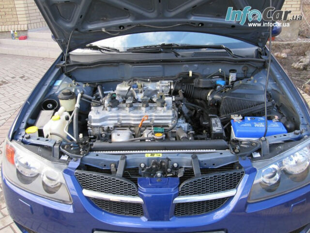 Nissan Almera 2004 року