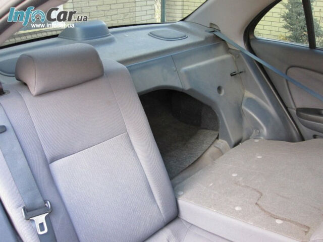 Nissan Almera 2004 року