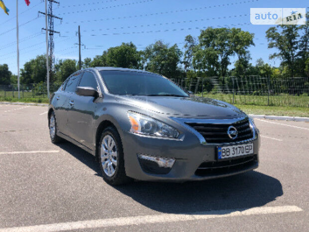 Nissan Altima 2015 року