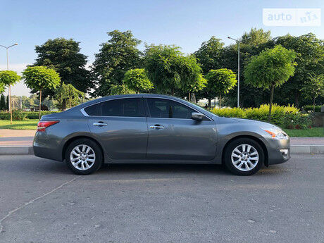 Nissan Altima 2014 року