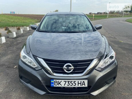 Nissan Altima 2016 року