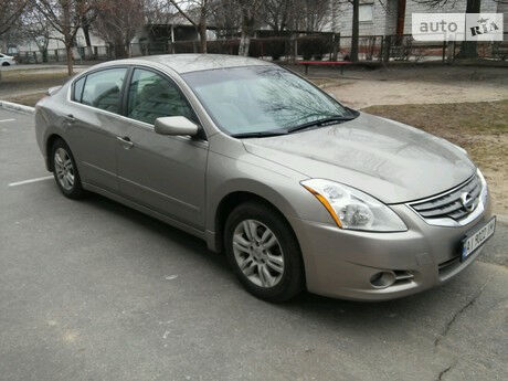 Nissan Altima 2011 року