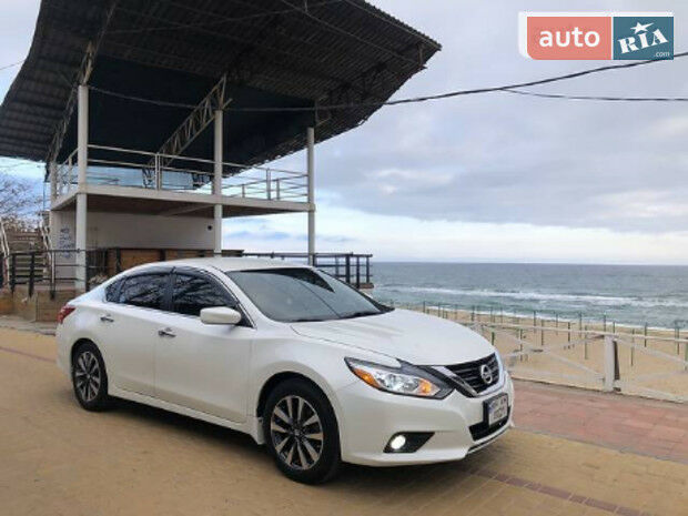 Nissan Altima 2017 года