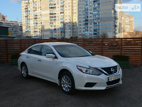 Nissan Altima 2016 року