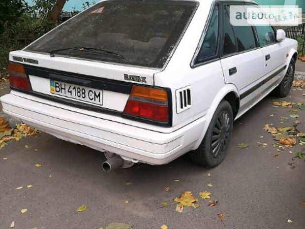 Ниссан Блюберд 1989 года Nissan Bluebird 1989 года