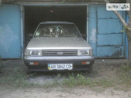 Nissan Bluebird 1986 року