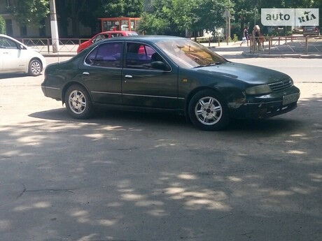 Nissan Bluebird 1996 року