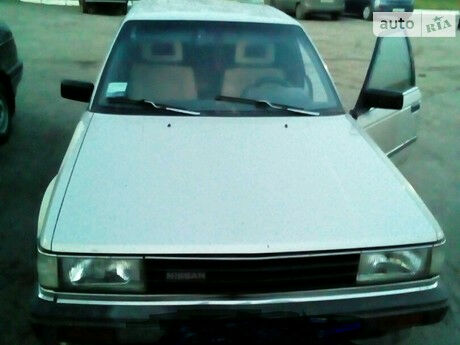 Ниссан Блюберд 1984 року Nissan Bluebird 1984 року