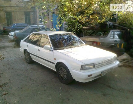 Nissan Bluebird 1989 року