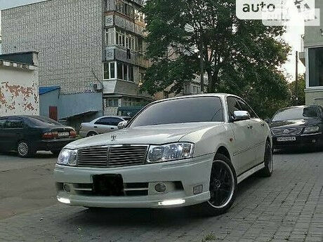 Nissan Gloria 2000 года