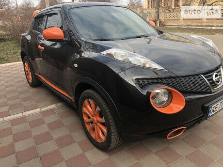 Ниссан Жук 2013 року Nissan Juke 2013 року