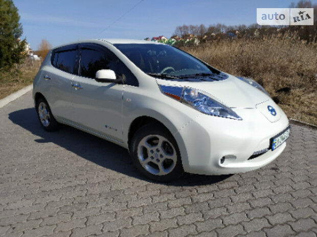 Nissan Leaf 2012 года