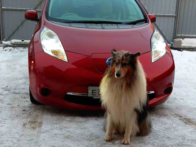 Nissan Leaf 2011 года