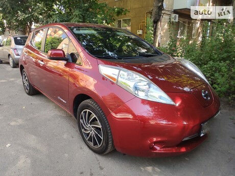 Ниссан Лиф 2013 року Nissan Leaf 2013 року