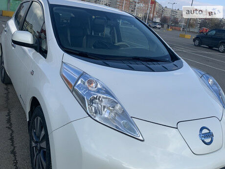 Nissan Leaf 2015 года