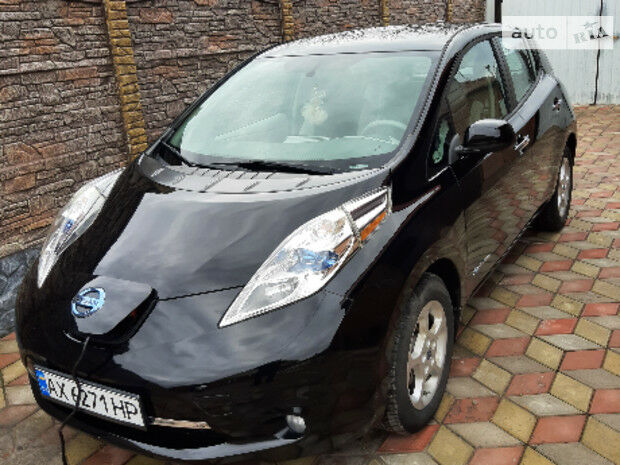 Ниссан Лиф 2013 року Nissan Leaf 2013 року