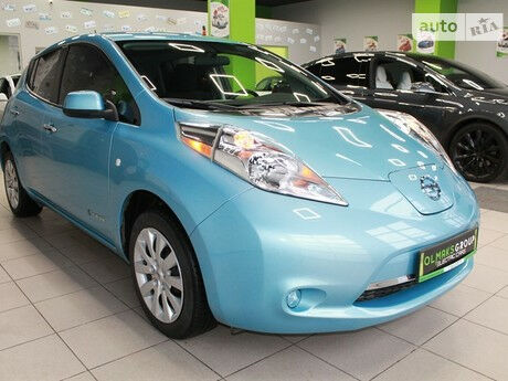 Nissan Leaf 2015 року