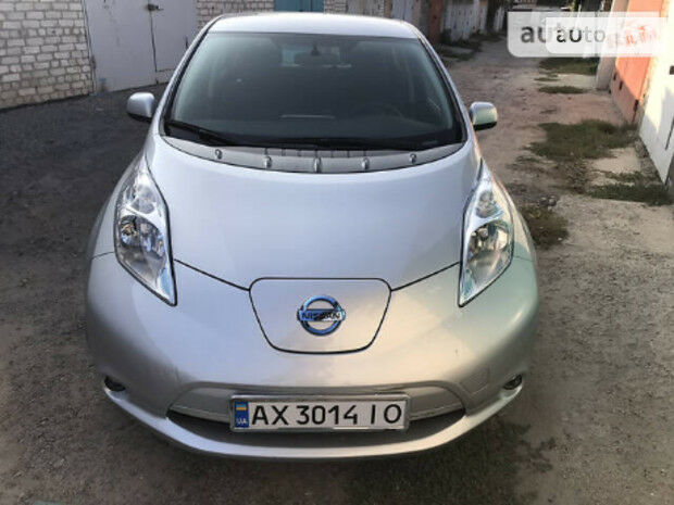 Nissan Leaf 2015 года