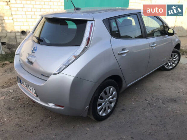 Nissan Leaf 2015 года