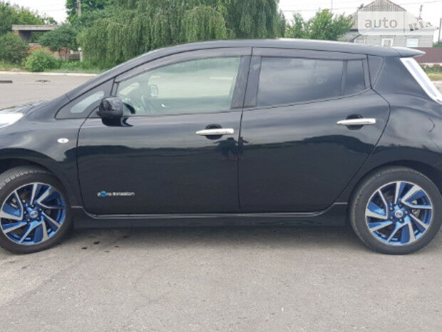 Nissan Leaf 2014 року