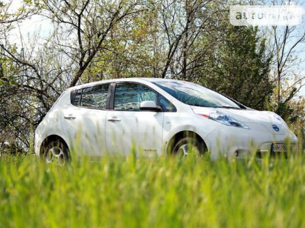 Nissan Leaf 2011 року