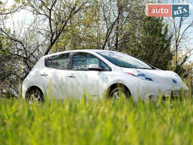 Nissan Leaf 2011 года