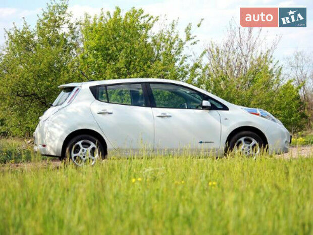 Nissan Leaf 2011 года