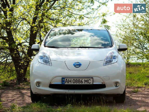 Nissan Leaf 2011 года