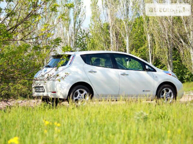 Nissan Leaf 2011 года