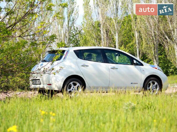 Nissan Leaf 2011 року